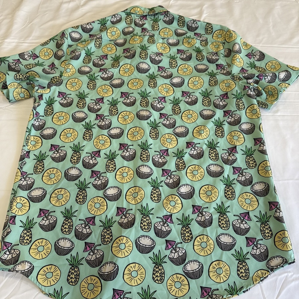 Chubbies Button Down Shirt Mens Large Excellent Pineapple/Coconut Tropical Print - Picture 9 of 11